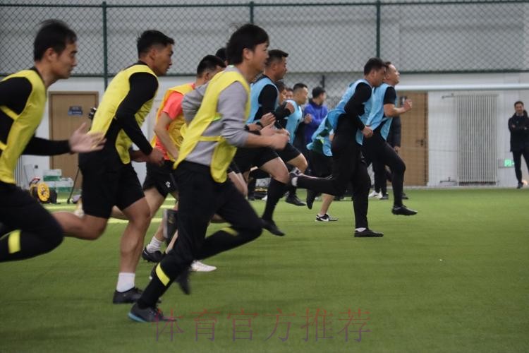 2024年中甲联赛赛季前裁判人员培训班于大连举行 2024年中甲联赛赛季前裁判人员培训班于大连举行